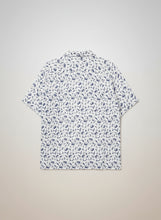 Cargar imagen en el visor de la galería, Camisa Caribbean Estampado Tropical con Piñas, Aves y Cócteles