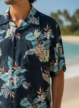 Cargar imagen en el visor de la galería, Camisa Caribbean de Seda Mezclada para Hombre Estampado Floral Azul (Talla XL)