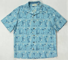 Cargar imagen en el visor de la galería, Camisa Hawaiana Caribbean Hombre – Seda/Rayón Azul con Estampado de Cócteles
