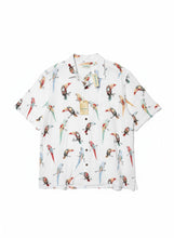 Cargar imagen en el visor de la galería, Camisa Caribbean de Hombre – Estilo Hawaiano con Estampado de Aves Tropicales (Blanca Multicolor, Talla XL)
